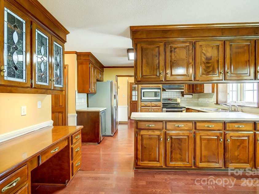 9951 Providence Forest Lane, Charlotte, NC 28270.  MLS# CAR4235631, YatesRealty ID 7727. 