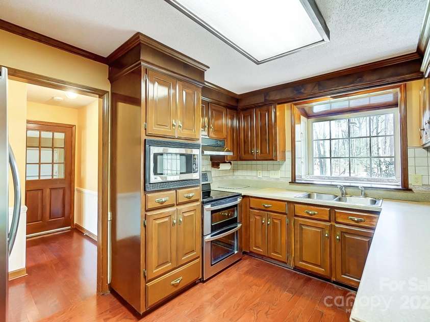 9951 Providence Forest Lane, Charlotte, NC 28270.  MLS# CAR4235631, YatesRealty ID 7727. 