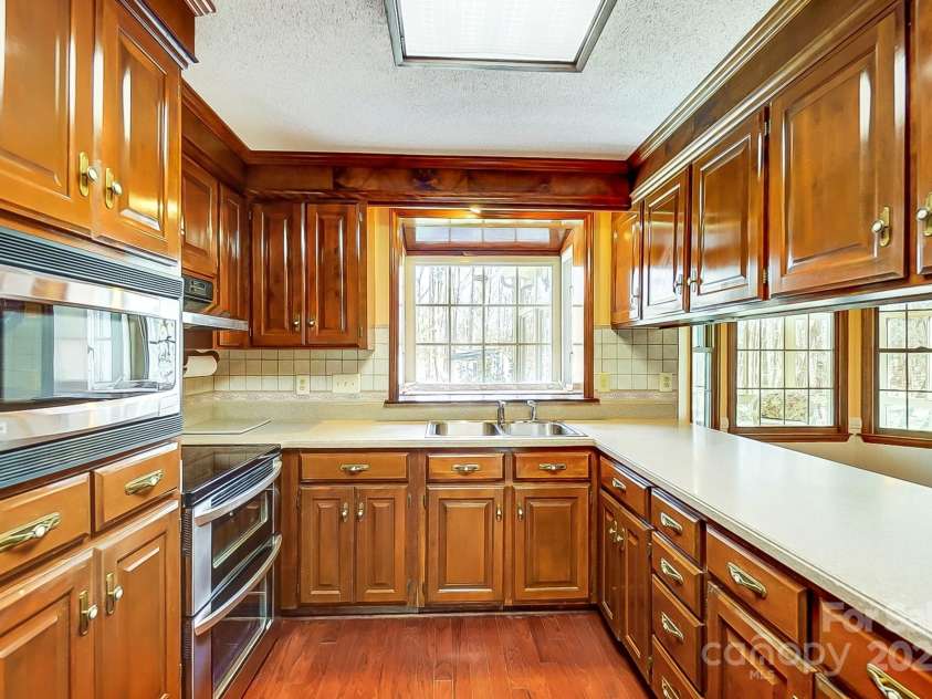 9951 Providence Forest Lane, Charlotte, NC 28270.  MLS# CAR4235631, YatesRealty ID 7727. 