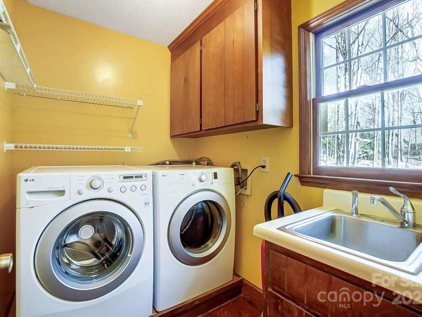 9951 Providence Forest Lane, Charlotte, NC 28270.  MLS# CAR4235631, YatesRealty ID 7727. 