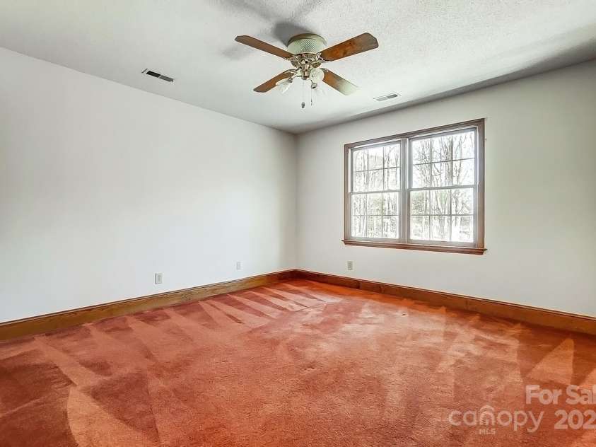 9951 Providence Forest Lane, Charlotte, NC 28270.  MLS# CAR4235631, YatesRealty ID 7727. 