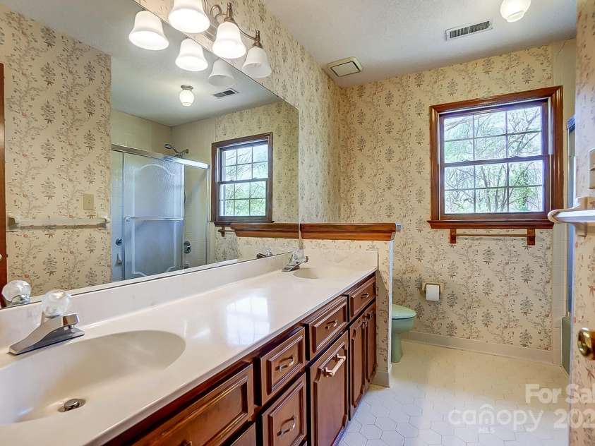 9951 Providence Forest Lane, Charlotte, NC 28270.  MLS# CAR4235631, YatesRealty ID 7727. 