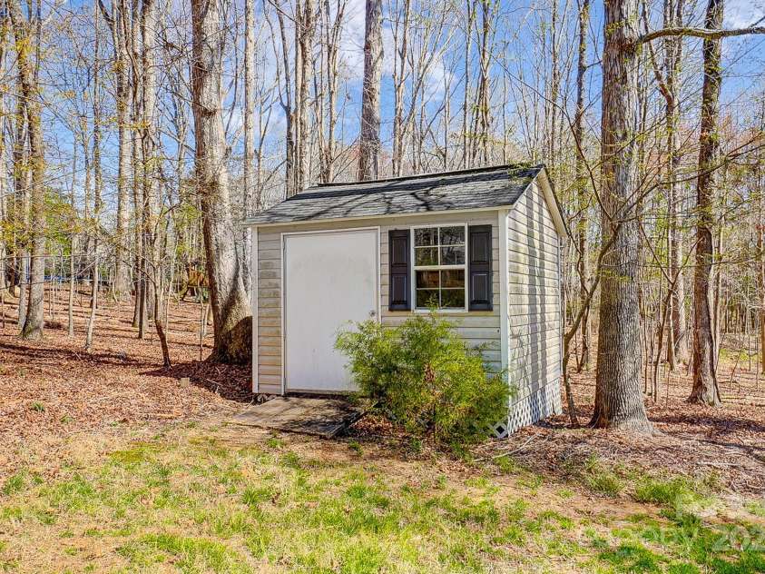 9951 Providence Forest Lane, Charlotte, NC 28270.  MLS# CAR4235631, YatesRealty ID 7727. 