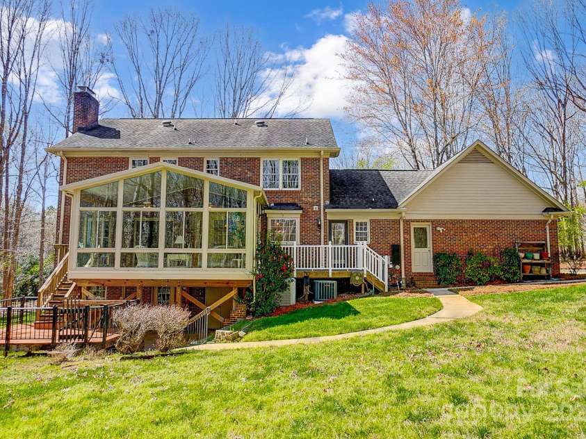 9951 Providence Forest Lane, Charlotte, NC 28270.  MLS# CAR4235631, YatesRealty ID 7727. 