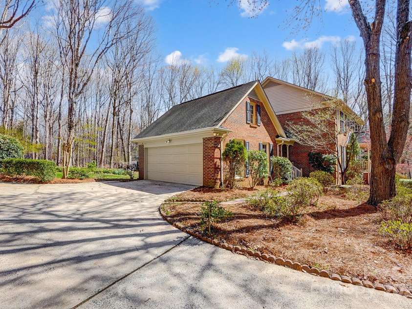 9951 Providence Forest Lane, Charlotte, NC 28270.  MLS# CAR4235631, YatesRealty ID 7727. 