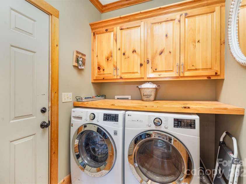 5047 Victory Trail, Gastonia, NC 28056.  MLS# CAR4248790, YatesRealty ID 7728. Laundry room