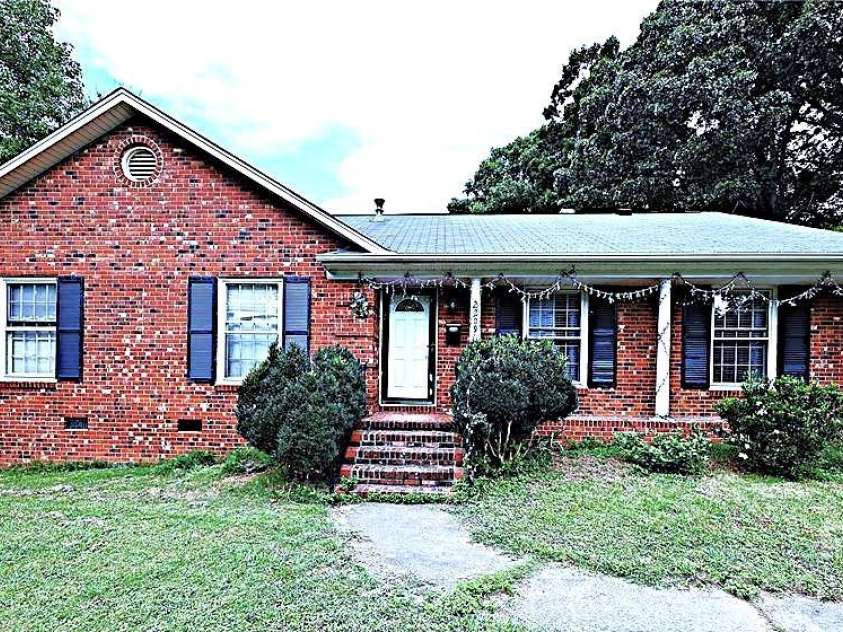2209 Laura Drive, Charlotte, NC 28212.  MLS# CAR4351920, YatesRealty ID 7729. 