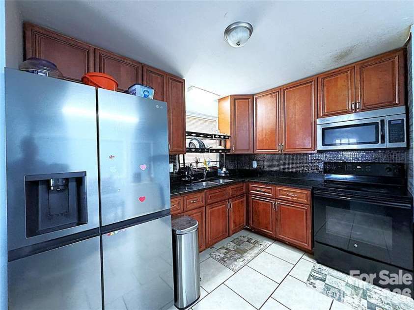2209 Laura Drive, Charlotte, NC 28212.  MLS# CAR4351920, YatesRealty ID 7729. 