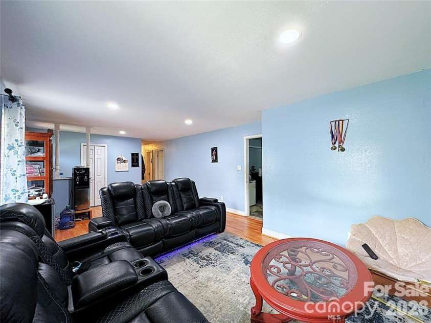 2209 Laura Drive, Charlotte, NC 28212.  MLS# CAR4351920, YatesRealty ID 7729. 