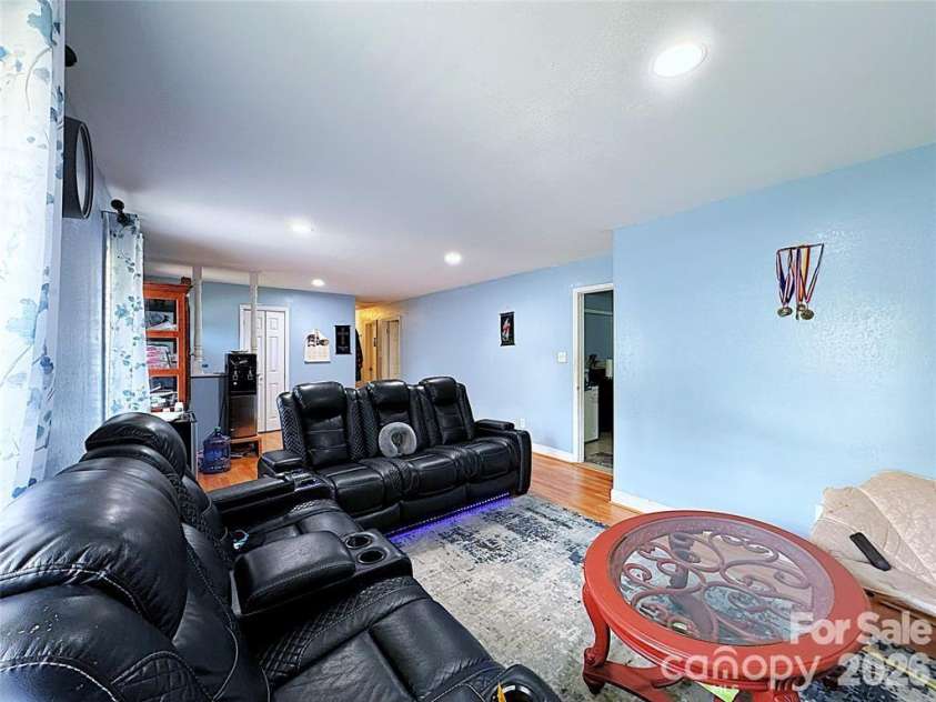 2209 Laura Drive, Charlotte, NC 28212.  MLS# CAR4351920, YatesRealty ID 7729. 