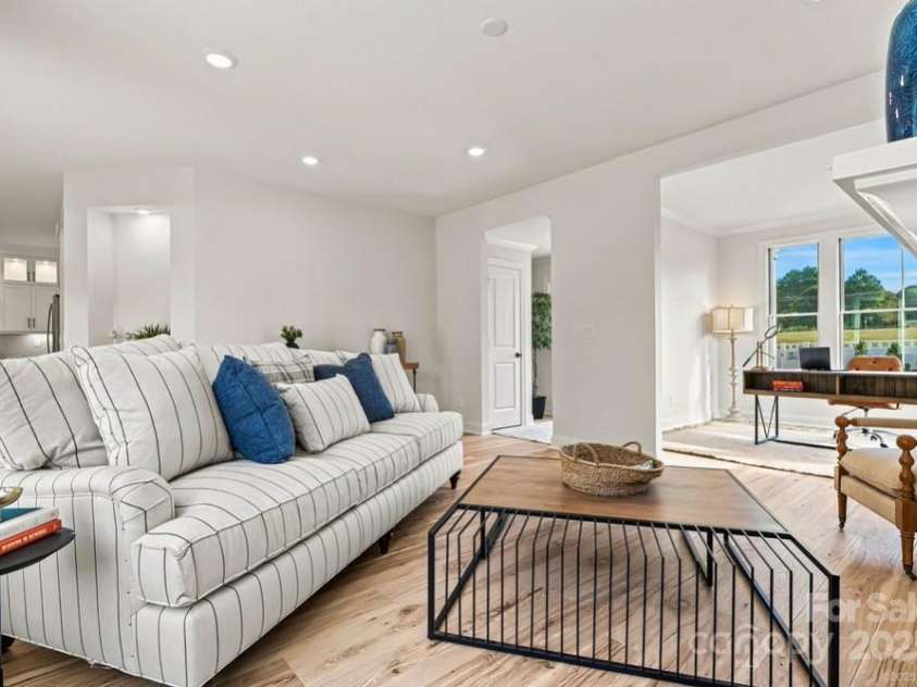 4180 Creek Bridge Circle, Charlotte, NC 28213.  MLS# CAR4331974, YatesRealty ID 773. Not Actual Property