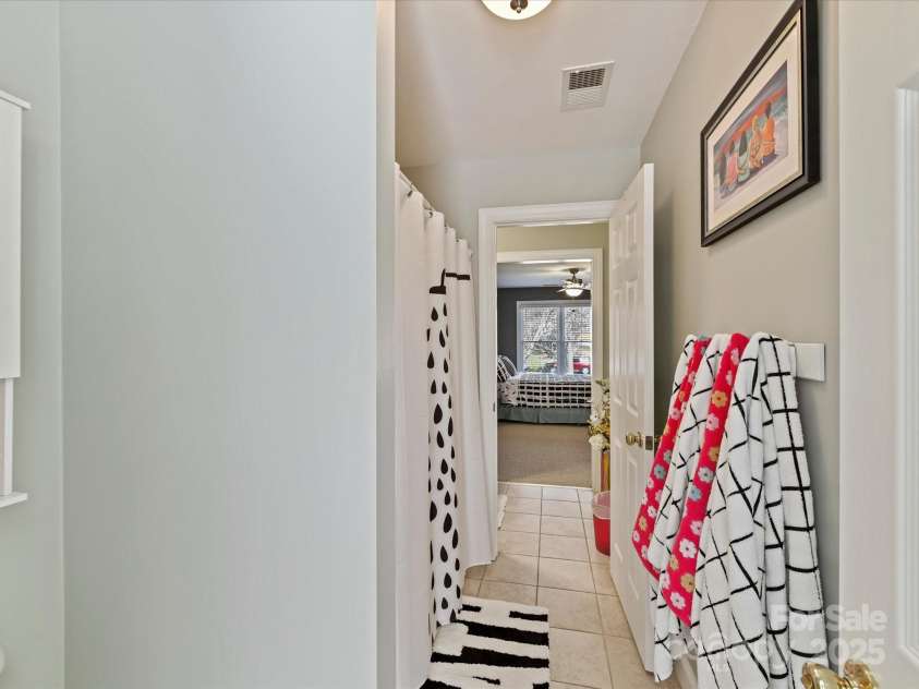 5405 Silver Creek Drive, Waxhaw, NC 28173.  MLS# CAR4231131, YatesRealty ID 7733. 