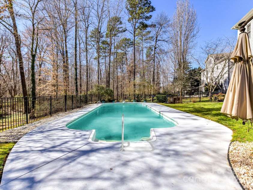 5405 Silver Creek Drive, Waxhaw, NC 28173.  MLS# CAR4231131, YatesRealty ID 7733. 