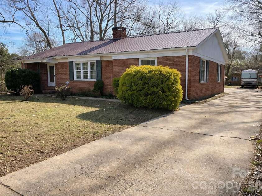 735 Sumter Street, Shelby, NC 28150.  MLS# CAR4333888, YatesRealty ID 7735. 