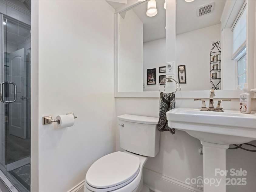 517 Wingrave Drive, Charlotte, NC 28270.  MLS# CAR4246613, YatesRealty ID 7736. Full Bath 3