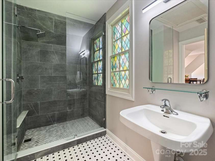 517 Wingrave Drive, Charlotte, NC 28270.  MLS# CAR4246613, YatesRealty ID 7736. Full Bathroom 4