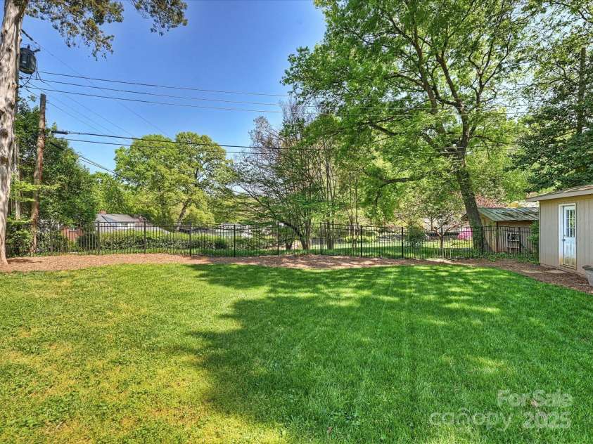 517 Wingrave Drive, Charlotte, NC 28270.  MLS# CAR4246613, YatesRealty ID 7736. Rear Yard