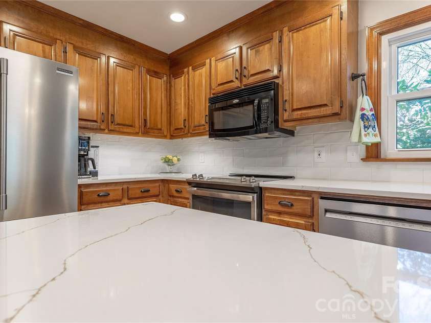 2735 Bent Oak Drive, Matthews, NC 28104.  MLS# CAR4360867, YatesRealty ID 7737. 