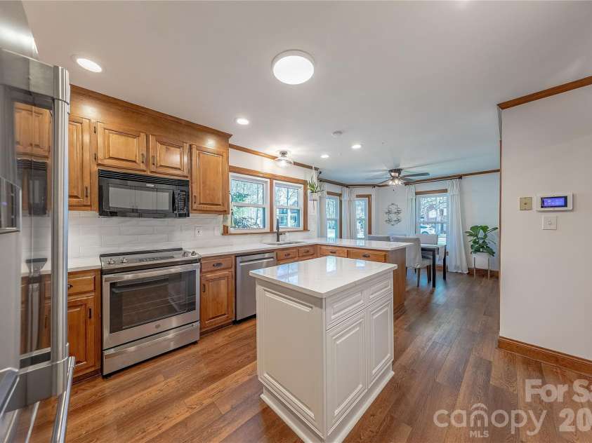 2735 Bent Oak Drive, Matthews, NC 28104.  MLS# CAR4360867, YatesRealty ID 7737. 