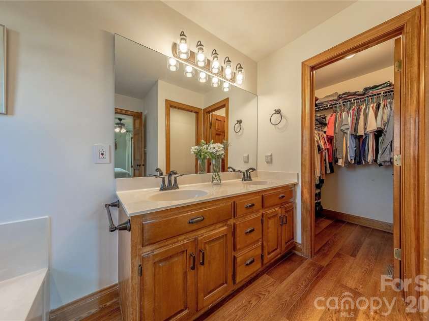 2735 Bent Oak Drive, Matthews, NC 28104.  MLS# CAR4360867, YatesRealty ID 7737. 