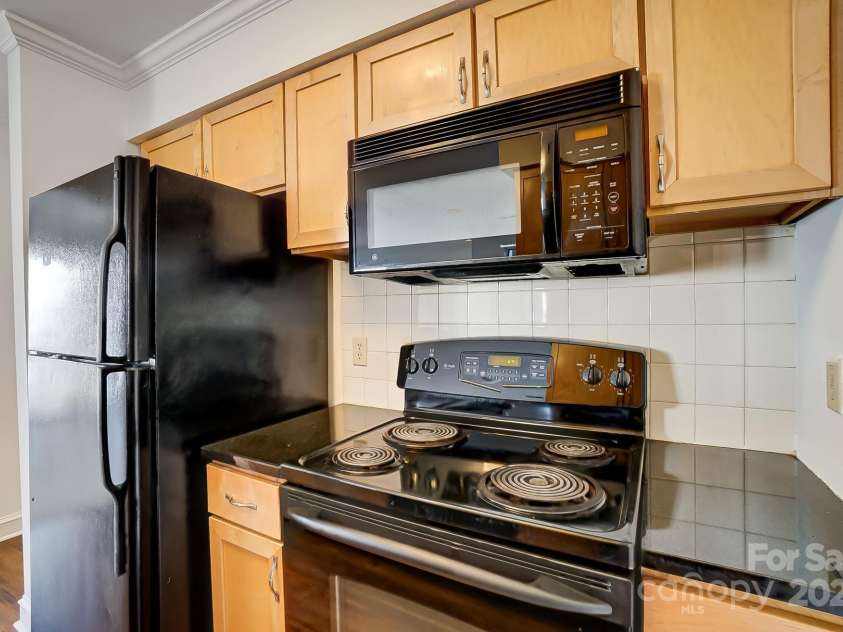 2514 Cranbrook Lane, Charlotte, NC 28207.  MLS# CAR4201967, YatesRealty ID 7738. 