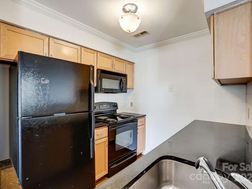 2514 Cranbrook Lane, Charlotte, NC 28207.  MLS# CAR4201967, YatesRealty ID 7738. 