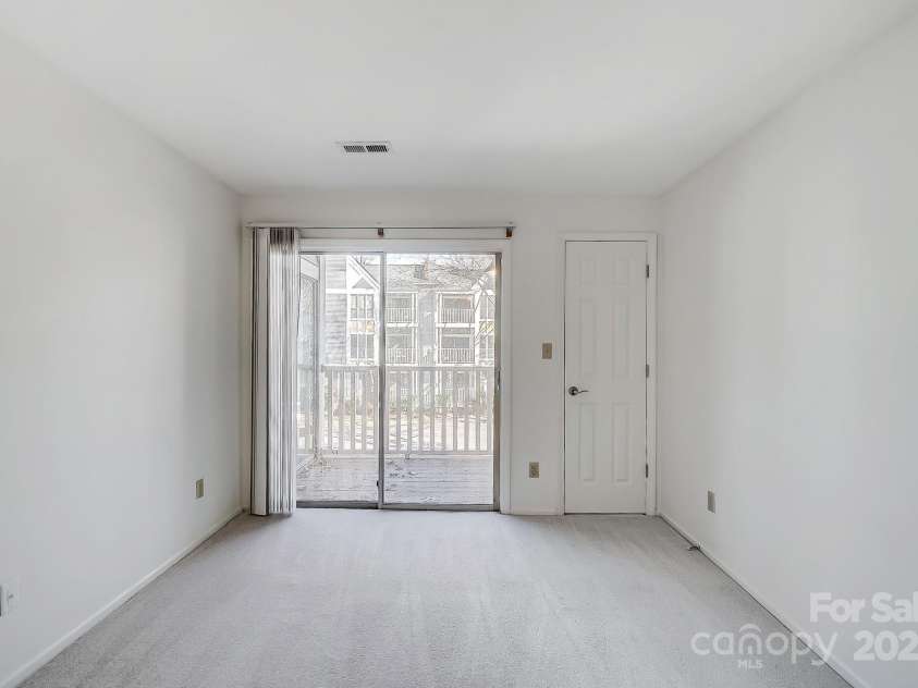 2514 Cranbrook Lane, Charlotte, NC 28207.  MLS# CAR4201967, YatesRealty ID 7738. 