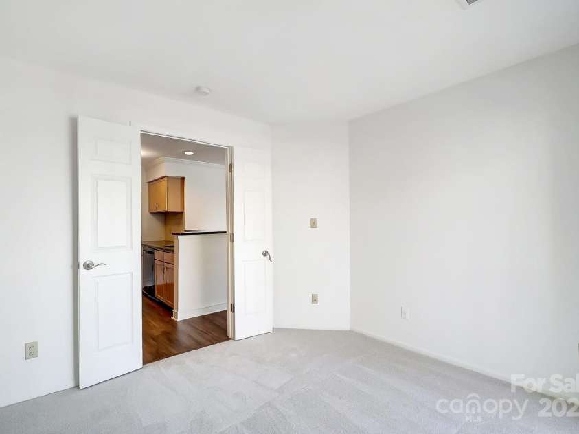 2514 Cranbrook Lane, Charlotte, NC 28207.  MLS# CAR4201967, YatesRealty ID 7738. 