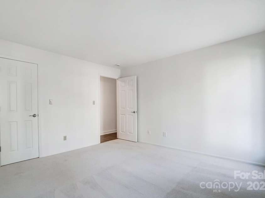 2514 Cranbrook Lane, Charlotte, NC 28207.  MLS# CAR4201967, YatesRealty ID 7738. 