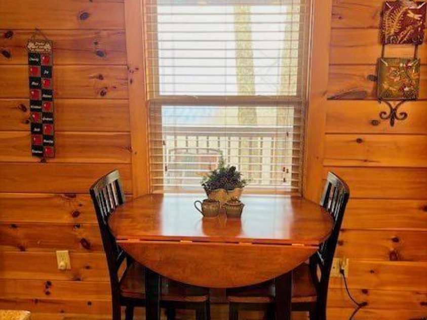 399 Bent Tree Road, Maggie Valley, NC 28751.  MLS# CAR4359236, YatesRealty ID 7738. Breakfast nook