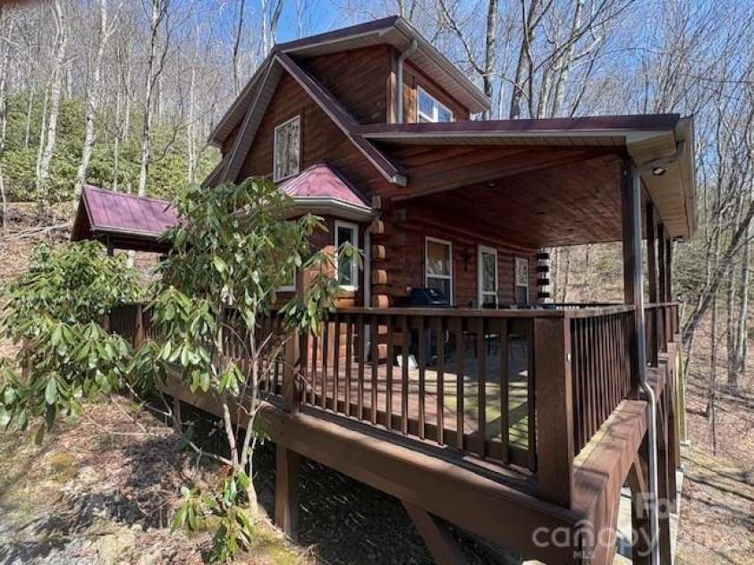 399 Bent Tree Road, Maggie Valley, NC 28751.  MLS# CAR4359236, YatesRealty ID 7738. Front corner of home