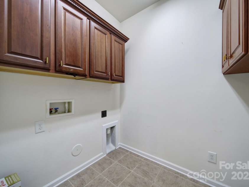 314 Wave Crest Drive, Tega Cay, SC 29708.  MLS# CAR4245002, YatesRealty ID 7739. 1st Floor Laundry Room