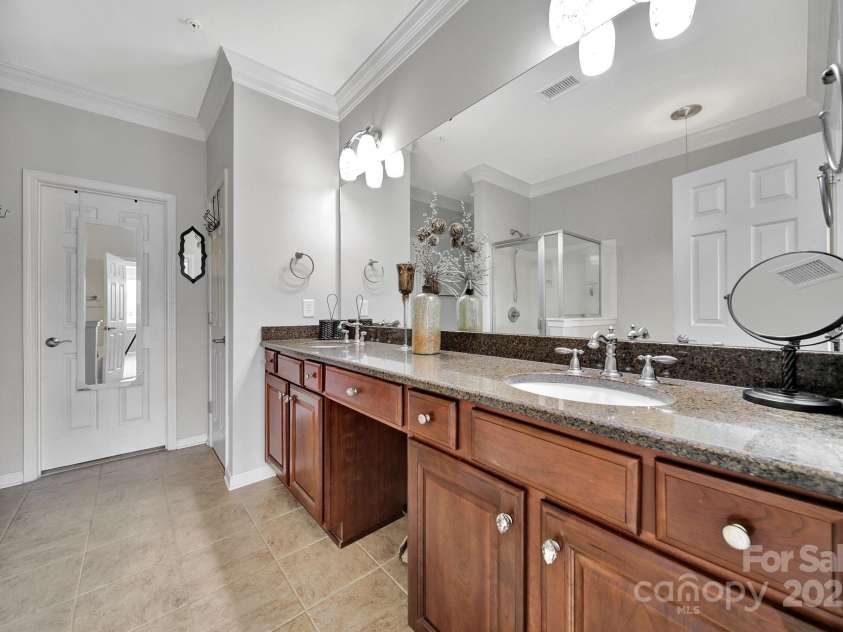 314 Wave Crest Drive, Tega Cay, SC 29708.  MLS# CAR4245002, YatesRealty ID 7739. Primary Bedroom Full Bath