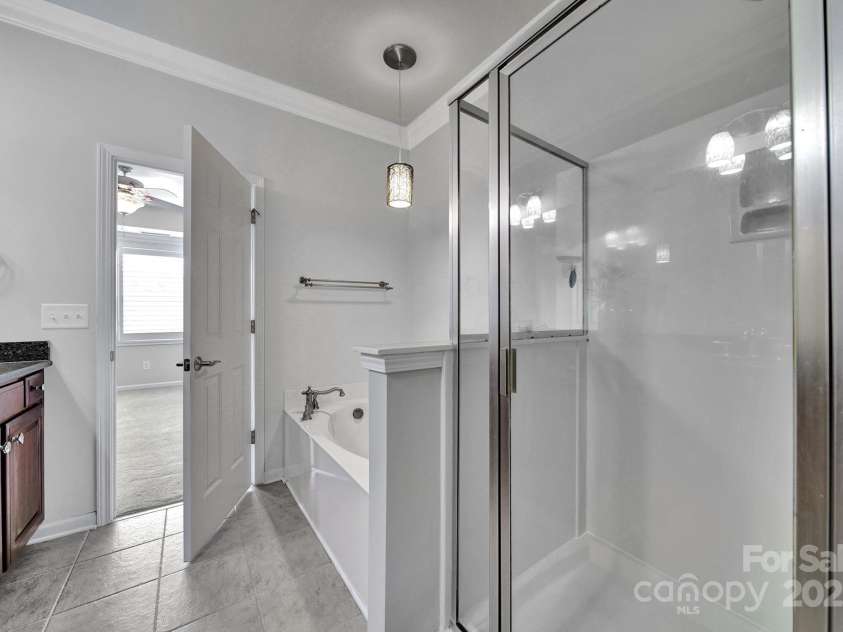 314 Wave Crest Drive, Tega Cay, SC 29708.  MLS# CAR4245002, YatesRealty ID 7739. Primary Bedroom Full Bath Shower and Soaking Tub