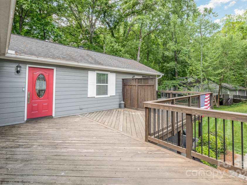 6200 Old Providence Road, Charlotte, NC 28226.  MLS# CAR4136069, YatesRealty ID 774. 