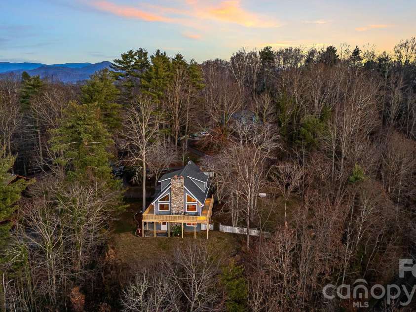 15 Crest Circle Drive, Weaverville, NC 28787.  MLS# CAR4326373, YatesRealty ID 7740. 15 Crest Circle