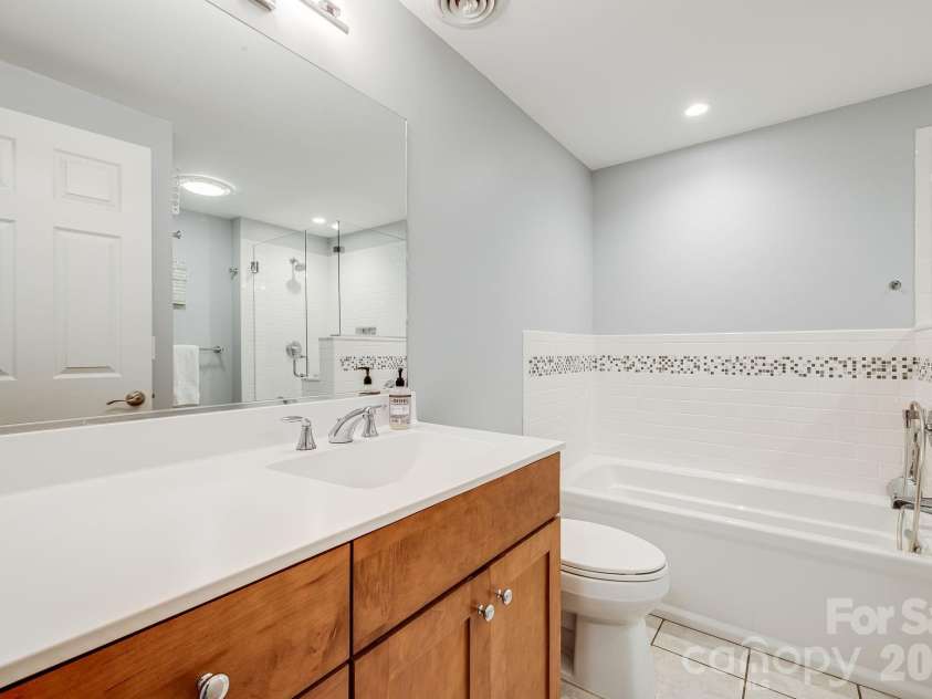 15 Crest Circle Drive, Weaverville, NC 28787.  MLS# CAR4326373, YatesRealty ID 7740. Bathroom