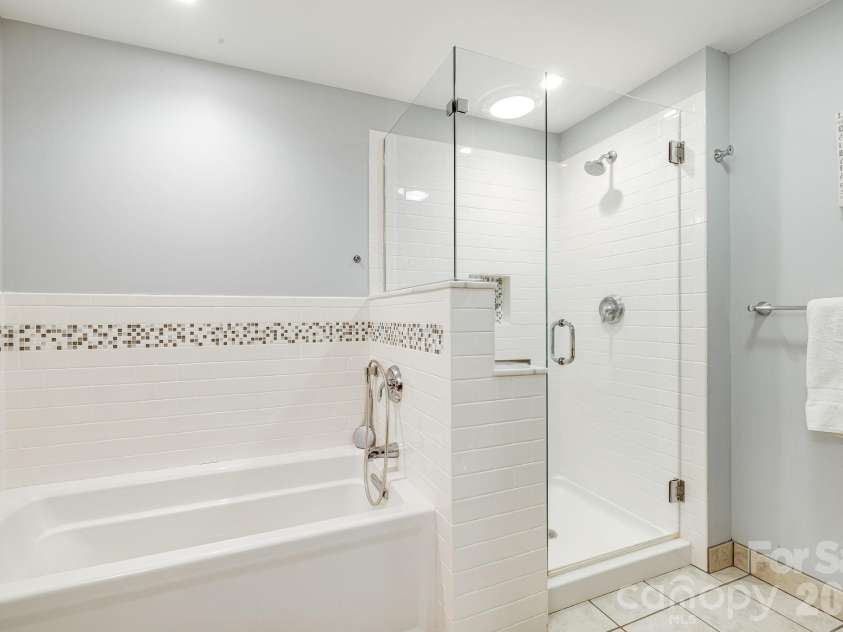 15 Crest Circle Drive, Weaverville, NC 28787.  MLS# CAR4326373, YatesRealty ID 7740. Bathroom