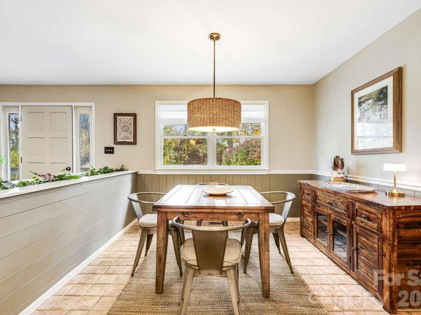 15 Crest Circle Drive, Weaverville, NC 28787.  MLS# CAR4326373, YatesRealty ID 7740. Dining Area