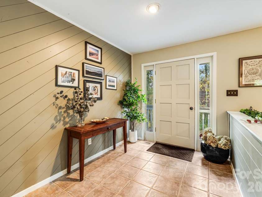15 Crest Circle Drive, Weaverville, NC 28787.  MLS# CAR4326373, YatesRealty ID 7740. Entry Way