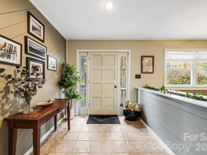15 Crest Circle Drive, Weaverville, NC 28787.  MLS# CAR4326373, YatesRealty ID 7740. Entry Way