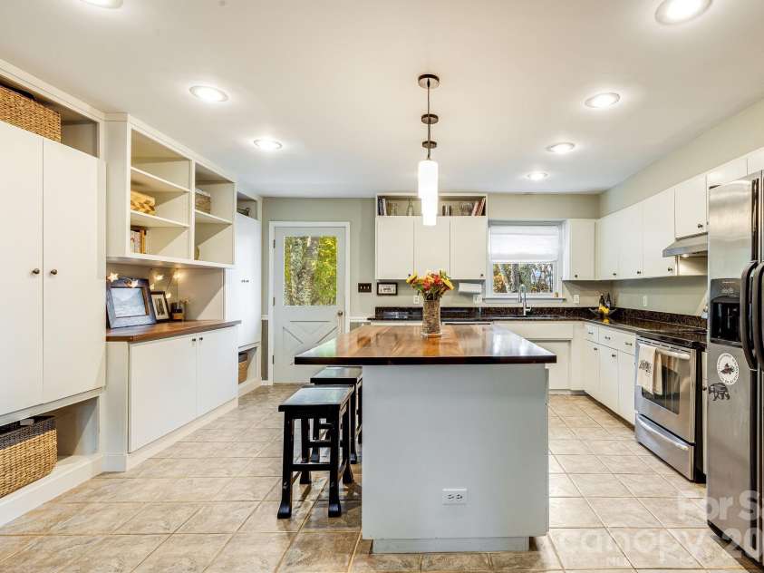 15 Crest Circle Drive, Weaverville, NC 28787.  MLS# CAR4326373, YatesRealty ID 7740. Kitchen