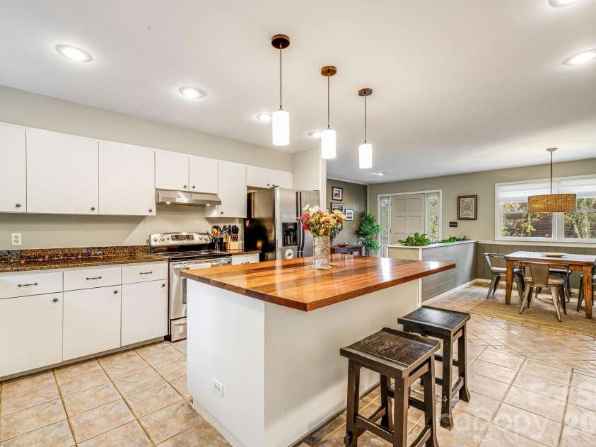 15 Crest Circle Drive, Weaverville, NC 28787.  MLS# CAR4326373, YatesRealty ID 7740. Kitchen