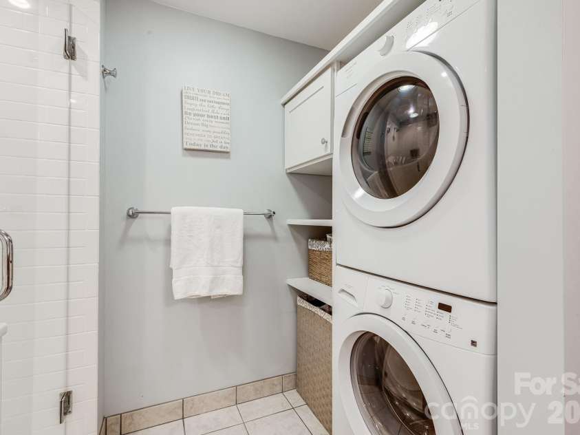 15 Crest Circle Drive, Weaverville, NC 28787.  MLS# CAR4326373, YatesRealty ID 7740. Laundry