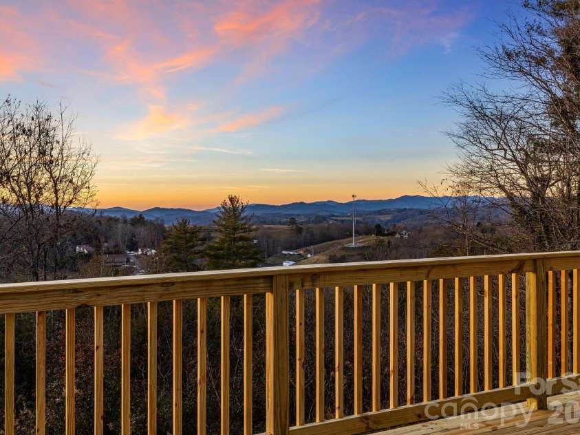 15 Crest Circle Drive, Weaverville, NC 28787.  MLS# CAR4326373, YatesRealty ID 7740. Views! 