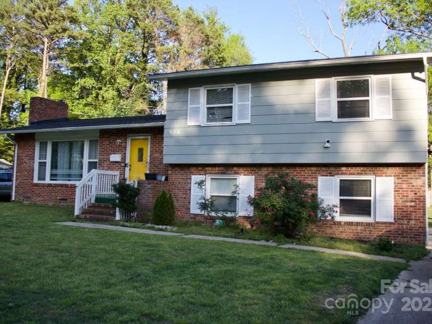 920 Squirrel Hill Road, Charlotte, NC 28213.  MLS# CAR4247452, YatesRealty ID 7742. 