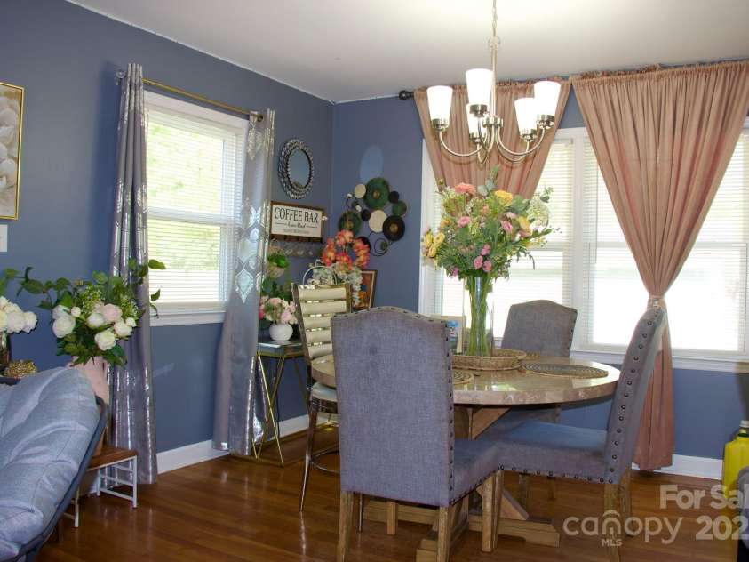 920 Squirrel Hill Road, Charlotte, NC 28213.  MLS# CAR4247452, YatesRealty ID 7742. 