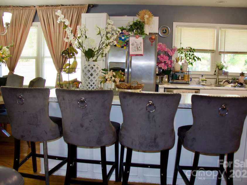 920 Squirrel Hill Road, Charlotte, NC 28213.  MLS# CAR4247452, YatesRealty ID 7742. 