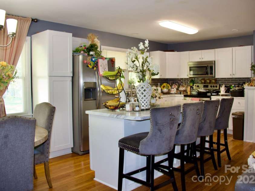 920 Squirrel Hill Road, Charlotte, NC 28213.  MLS# CAR4247452, YatesRealty ID 7742. 