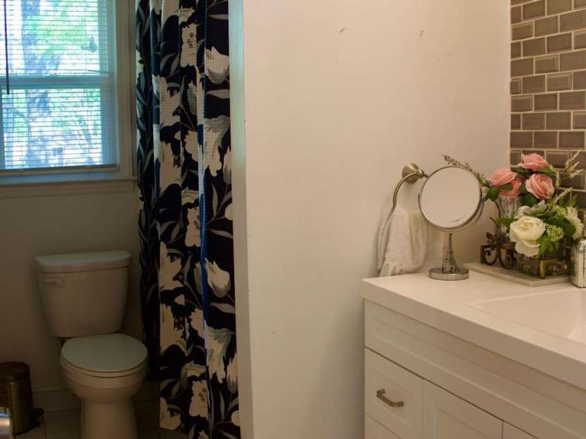 920 Squirrel Hill Road, Charlotte, NC 28213.  MLS# CAR4247452, YatesRealty ID 7742. 